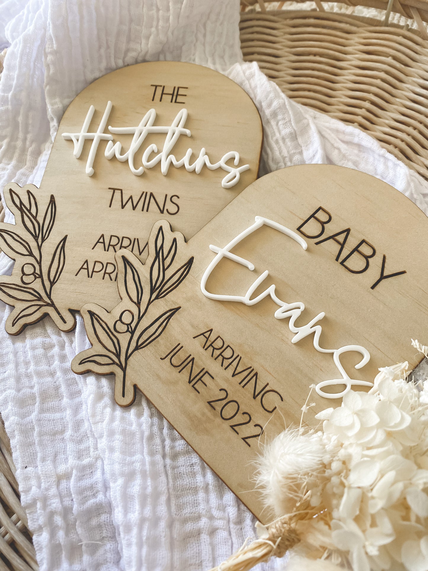 Twins Pregnancy Wood Arch Announcement Plaque - Leaf