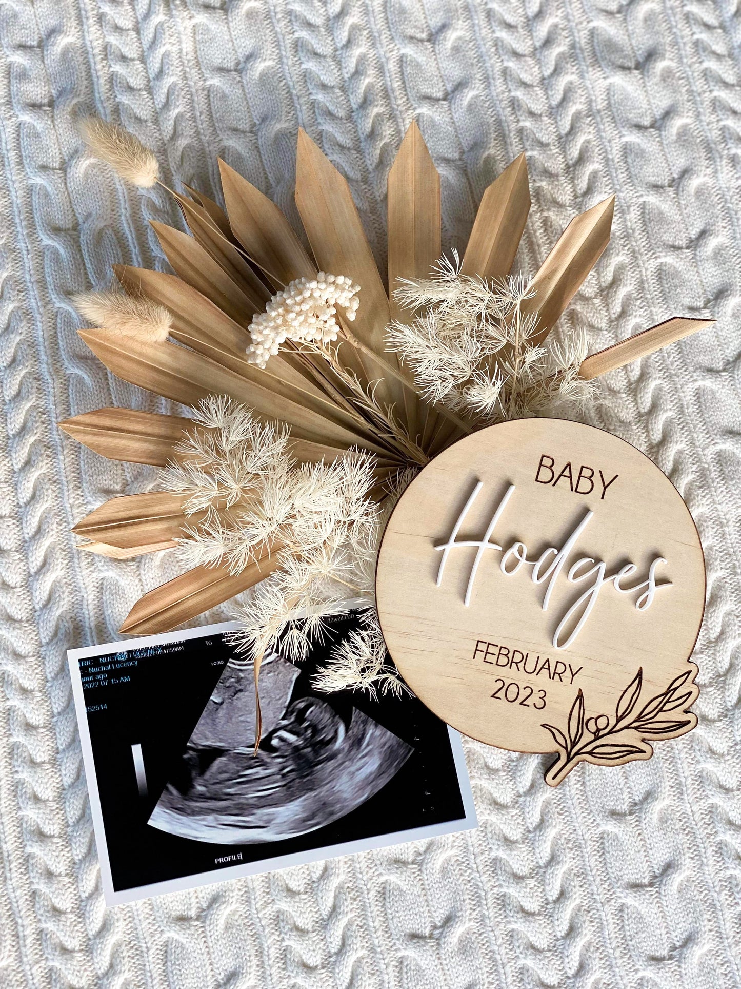 Pregnancy Wood Circle Announcement Plaque - Leaf